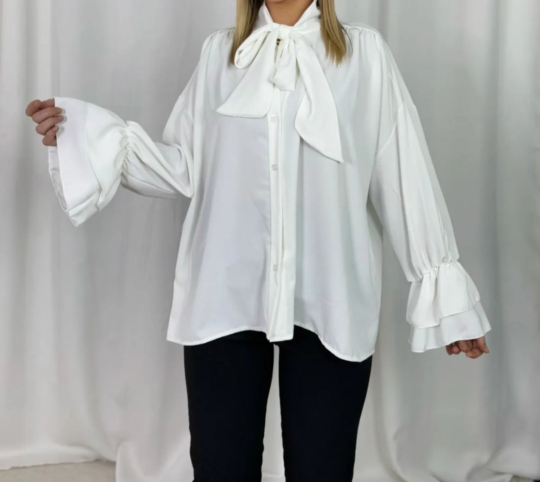 Oversized witte blouse met strikkraag en dubbele ruches