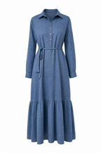 Blauwe linnen en katoenen denimlook maxi-jurk met een overhemdkraag, knoopjes en een ceintuur