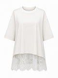 Oversized wit katoenen t-shirt voor dames met een verfijnd kanten detail en korte mouwen
