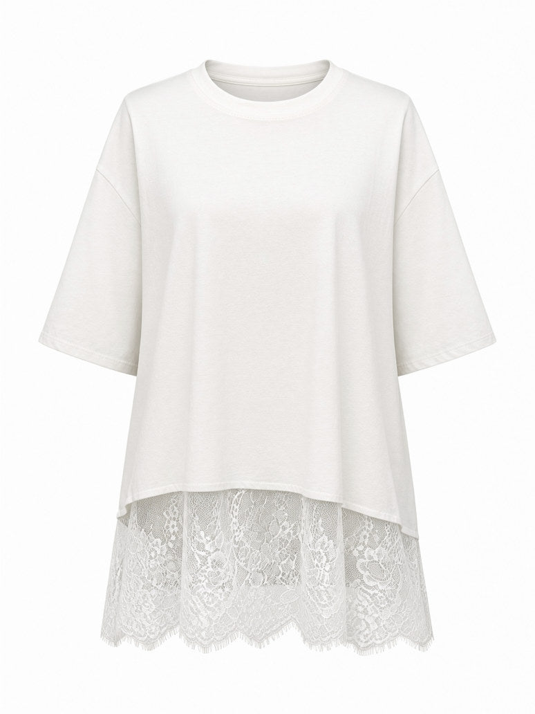 Oversized wit katoenen t-shirt voor dames met een verfijnd kanten detail en korte mouwen