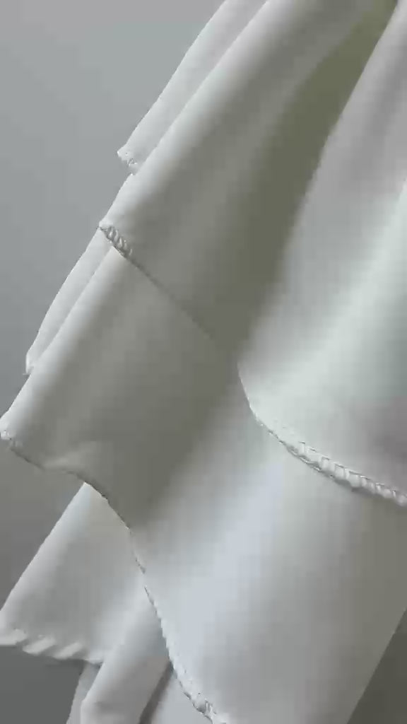 Witte oversized blouse - strik en dubbele ruches